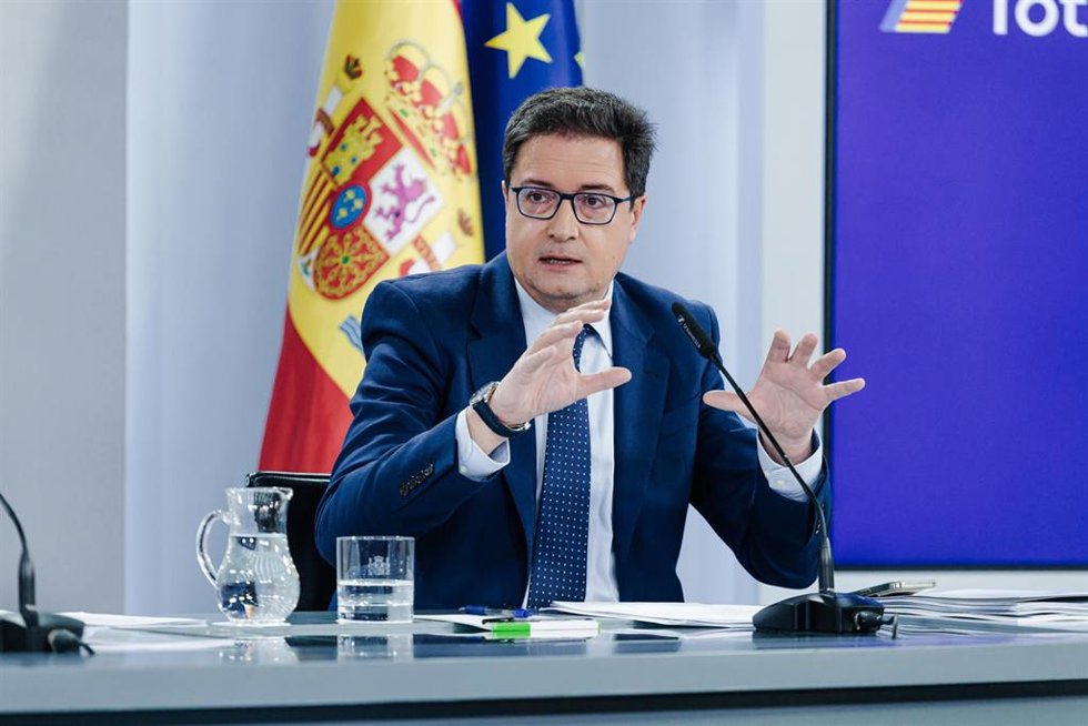 Archivo - El ministro para la Transformación Digital y de la Función Pública, Óscar López, interviene durante una rueda de prensa posterior a la reunión del Consejo de Ministros, en el Palacio de La Moncloa, a 11 de marzo de 2025, en Madrid (España). El G