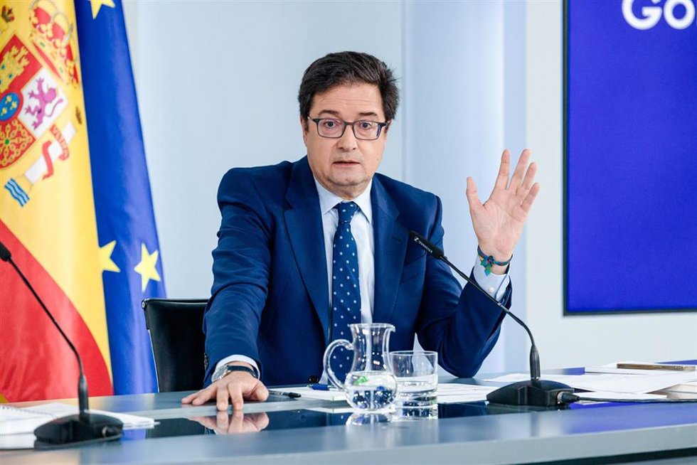 El ministro para la Transformación Digital y de la Función Pública, Óscar López, durante la rueda de prensa posterior al Consejo de Ministros, en el Palacio de la Moncloa, a 26 de mayo de 2026, en Madrid (España). El Consejo de Ministros aprueba el proyec