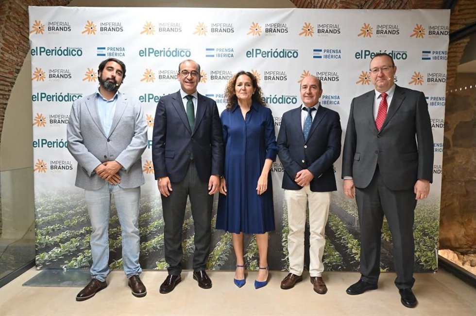 Participantes en el II Foro Sector Tabaquero que se ha celebrado este martes en el Museo de Cáceres