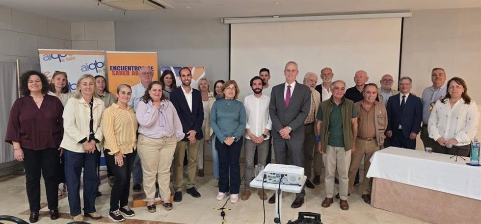 Foto de familia de la clausura de los Encuentros de Saber Abierto de la UHU.