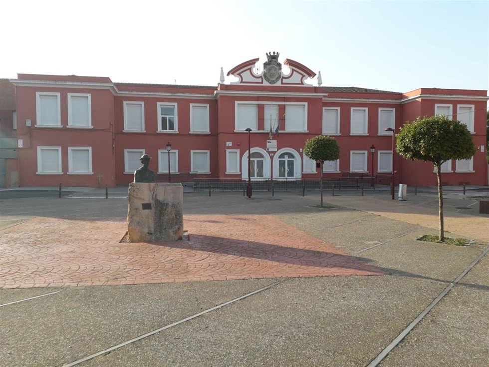 Archivo - Explanada frente al IES Cossío de Haro