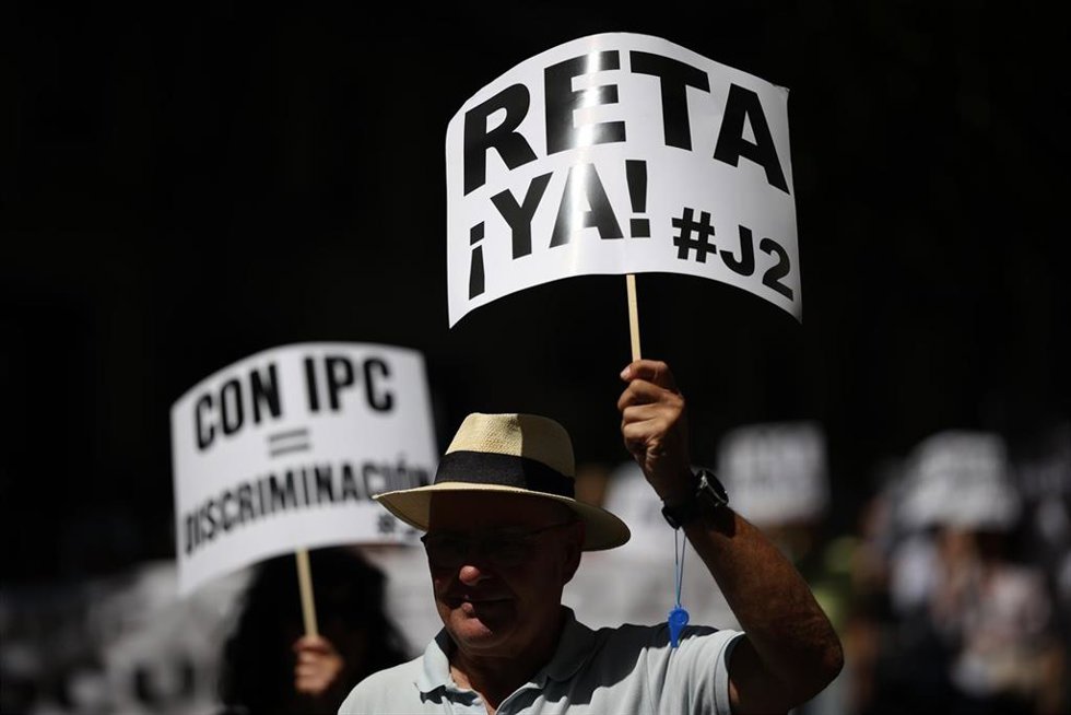 (Foto De ARCHIVO) Persona Porta Pancarta Con Lema 'RETA ¡Ya!' Durante Una Manifestación Para Exigir Al RETA Una Pasarela Completa