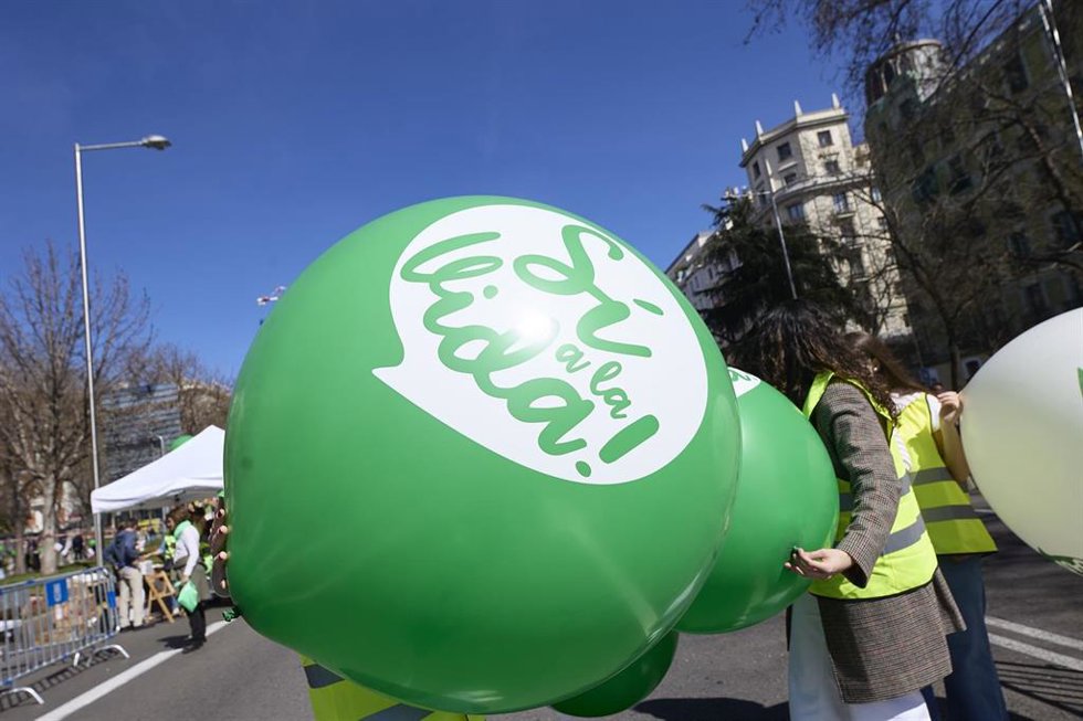 Archivo - Globos verdes de 'Sí a la vida' durante una marcha ‘Sí a la vida’.