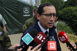 San Vicente de Tagua Tagua, 06 de noviembre de 2025 Luego de un operativo antidrogas realizado en la region de O’Higgins, encuentran osamentas humanas en un predio del sector Pueblo de Indios. En la imagen el fiscal Aquiles Cubillos Jorge Loyola/Aton