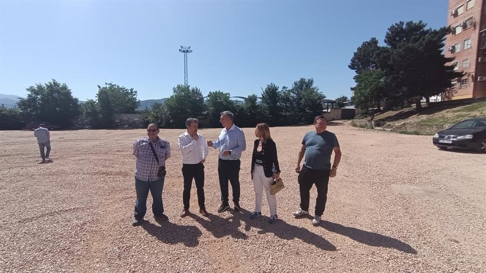 Visita a la zona del Polígono del Valle habilitada como aparcamiento.