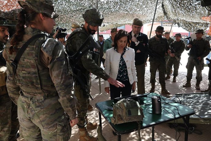 Archivo - La ministra de Defensa, Margarita Robles, en una visita a las unidades del Ejército de Tierra en Melilla.