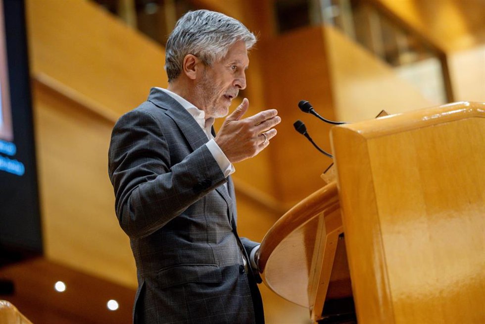 El ministro del Interior, Fernando Grande-Marlaska, interviene durante una sesión plenaria en el Senado