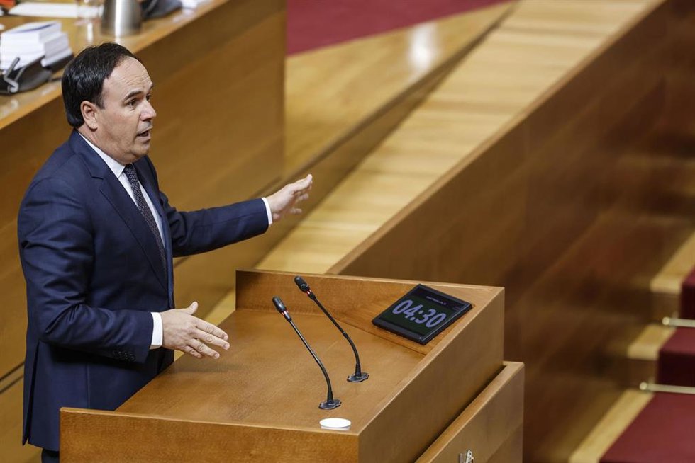 Archivo - El president de la Generalitat Valenciana, Juanfran Pérez Llorca, durante una sesión de control. 