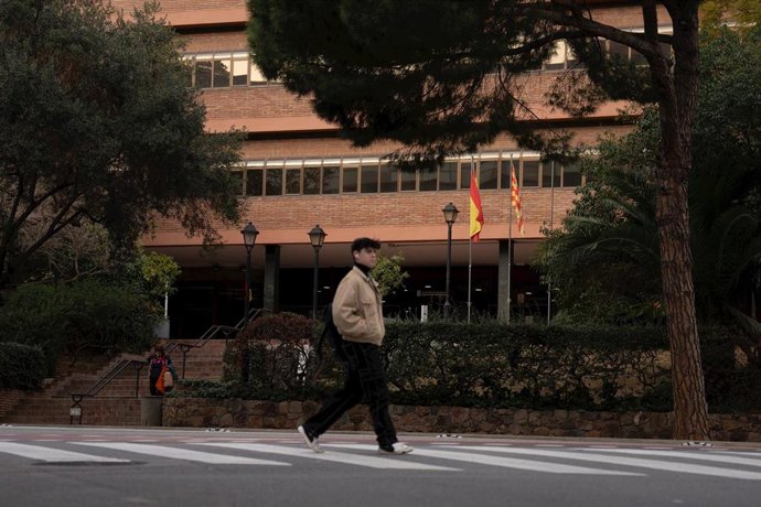 Archivo - Fachada de la Conselleria de Educación en Barcelona.