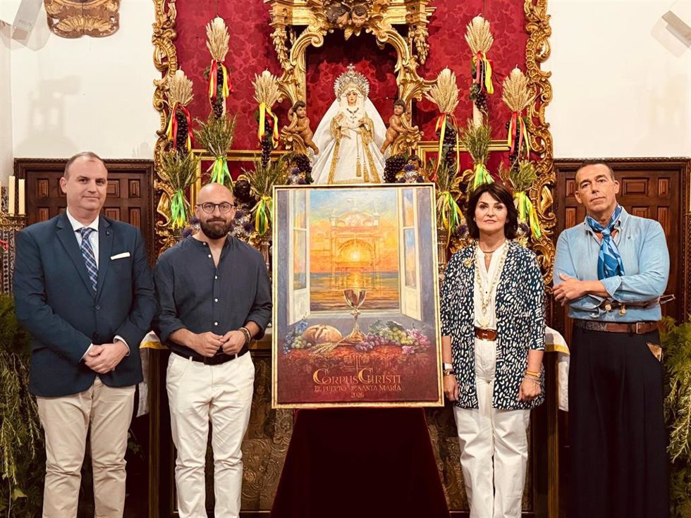 El alcalde de El Puerto de Santa María (Cádiz), Germán Beardo, acompañado del teniente de alcalde de Fiestas, David Calleja, y la autora del cartel, Nuria Barrera, durante la presentación.