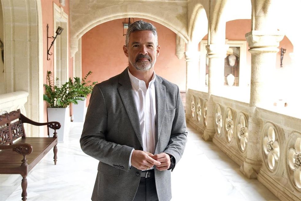 Archivo - El alcalde de Rota, José Javier Ruiz, en una imagen de archivo.