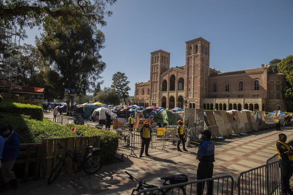 Archivo - Acampadas en el campus de la UCLA, en Los Ángeles, en protesta por la ofensiva de Israel contra Gaza