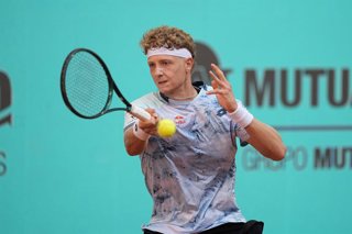 Archivo - Martin Landaluce of Spain in action against Cameron Norrie of Great Britain during the Mutua Madrid Open 2025, ATP Masters 1000 and WTA 1000 tennis tournament, celebrated at Caja Magica on April 24, 2025 in Madrid, Spain.