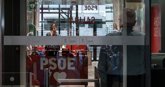 Foto: La UCO en Ferraz | Directo: Sánchez reitera su respaldo a Zapatero y asume la "gravedad" de la investigación al PSOE