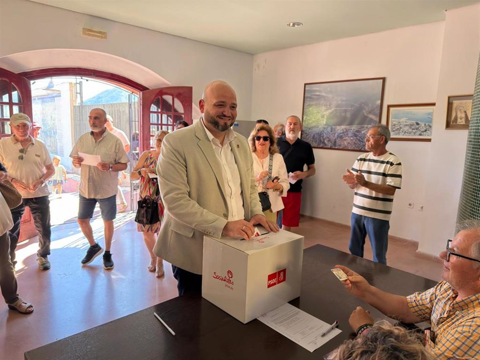El secretario General del PSOE de Cartagena, Manolo Torres, en las votaciones del partido sobre la moción de censura contra la alcaldesa Noelia Arroyo