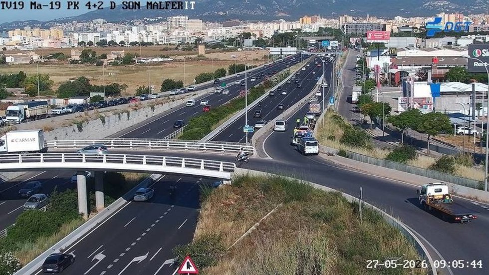 Fallece un motorista tras sufrir un accidente y caer a la autopista de Llucmajor