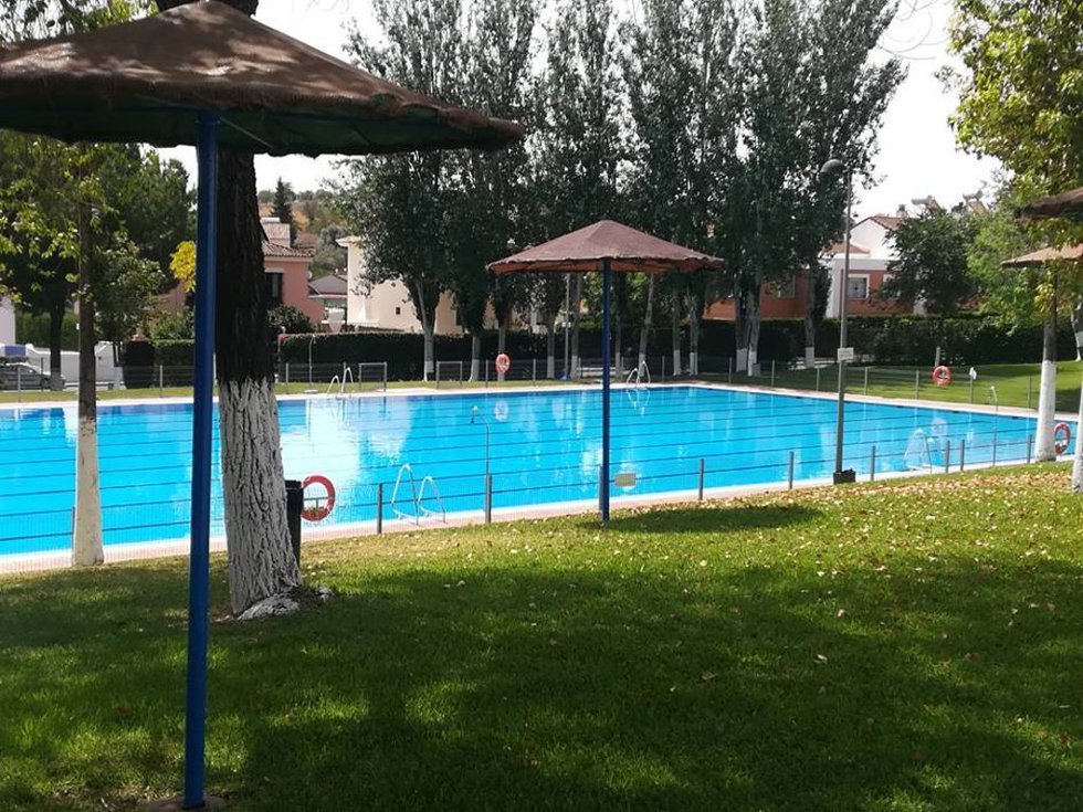 Archivo - Piscina comunitaria