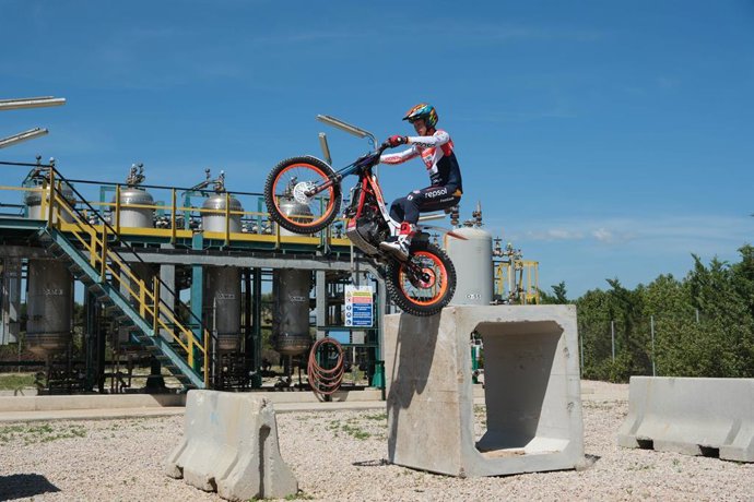 Archivo - Nota De Premsa: Toni Bou I Gabriel Marcelli Visiten El Complex Industrial De Repsol A Tarragona