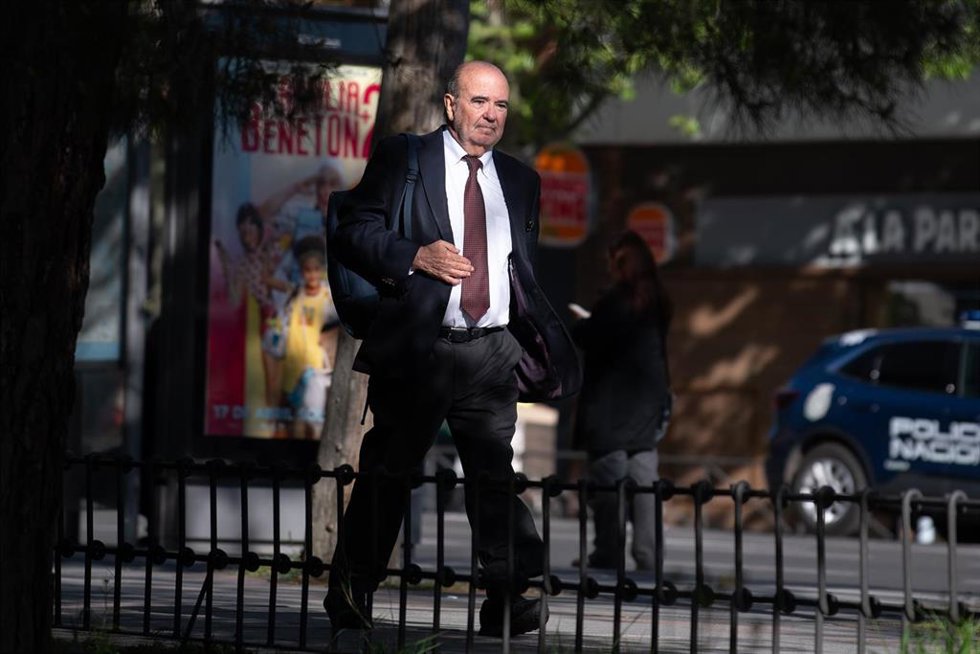 Archivo - El exvicepresidente de la Junta de Andalucía, Gaspar Zarrías, a su llegada para declarar como testigo en el juicio por el caso ‘Leire Díez’, en los juzgados de Plaza Castilla, a 16 de abril de 2026, en Madrid (España). 