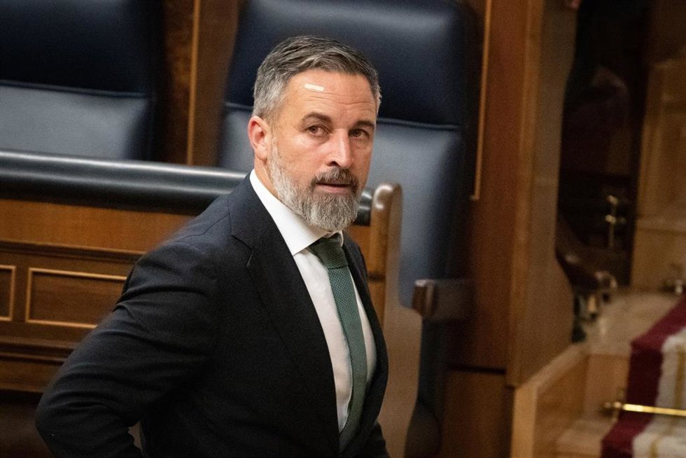 El presidente de Vox, Santiago Abascal, a su salida de una sesión plenaria celebrada en el Congreso, a 26 de mayo de 2026, en Madrid (España). 