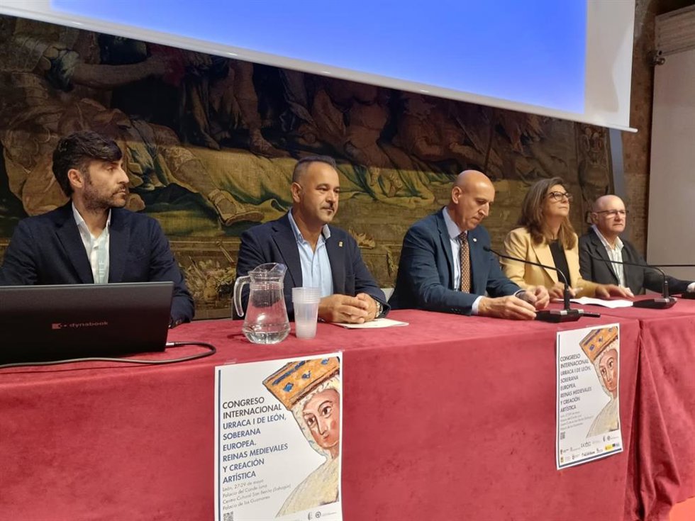 Inauguración del congreso internacional 'Urraca I de León, Soberana Europea. Reinas Medievales y creación artística' en el Palacio del Conde Luna de la capital leonesa.