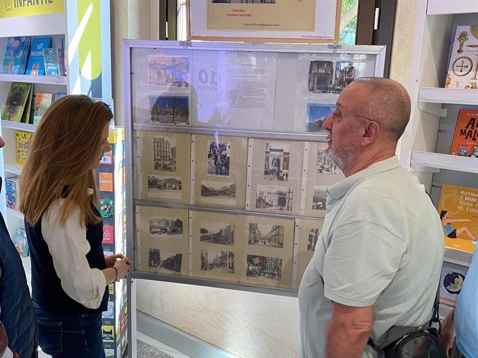 Exposición de postales históricas de Correos en Málaga