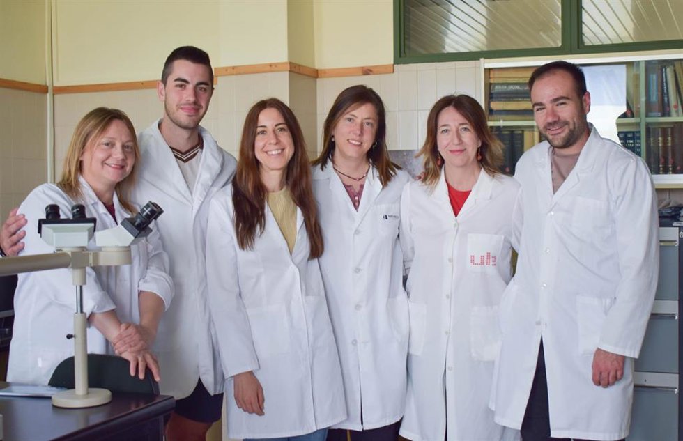 Investigadores del área de Sanidad Animal de la Facultad de Veterinaria de la Universidad de León (ULE) que participan en el proyecto nacional Bioacumar.