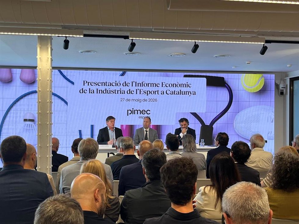 El presidente de Pimec Antoni Cañete, el conseller de Deportes Berni Álvarez y el presidente de Pimec Esports, August Tarragó, durante la presentación del 'Informe econòmic de la Indústria de l'esport de Catalunya 2018-2024'