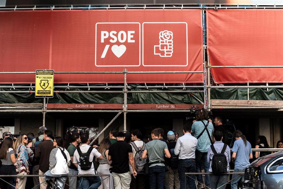 Fachada de la sede nacional del PSOE en Ferraz, a 27 de mayo de 2026, en Madrid (España). Agentes de la Unidad Central Operativa (UCO) de la Guardia Civil han acudido a primera hora de este miércoles a la sede federal del PSOE. La actuación se enmarca en 