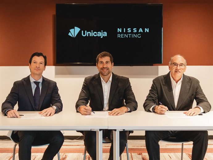 Unicaja y Nissan firman un acuerdo de renting para vehículos eléctricos