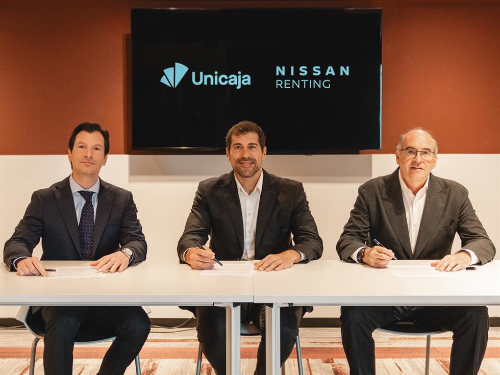 Unicaja y Nissan firman un acuerdo de renting para vehículos eléctricos
