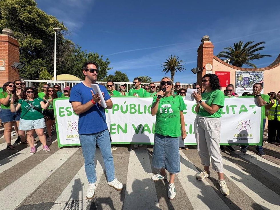 Directores de centro piden a Educación una negociación "real" y "digna" para desconvocar la huelga: "Se está alargando"