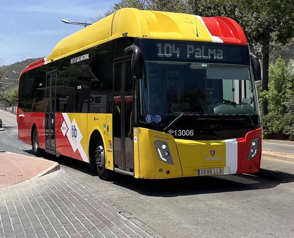 Un autobus de la línea 104 del TIB.