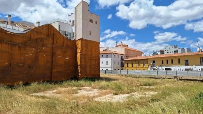Archivo - Málaga.- La Junta ya cuenta con la licencia de obra para la construcción de 50 viviendas en El Perchel 