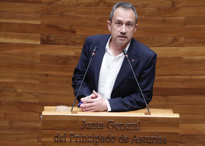 El consejero de Ordenación de Territorio, Urbanismo, Vivienda y Derechos Ciudadanos, Ovidio Zapico.