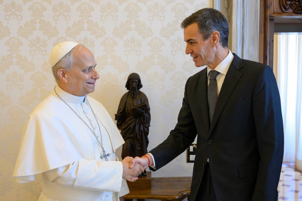 El presidente del Gobierno, Pedro Sánchez, a su llegada a la Santa Sede, donde es recibido en audiencia por el Papa León XIV, a 27 de mayo de 2026, en Roma (Italia).