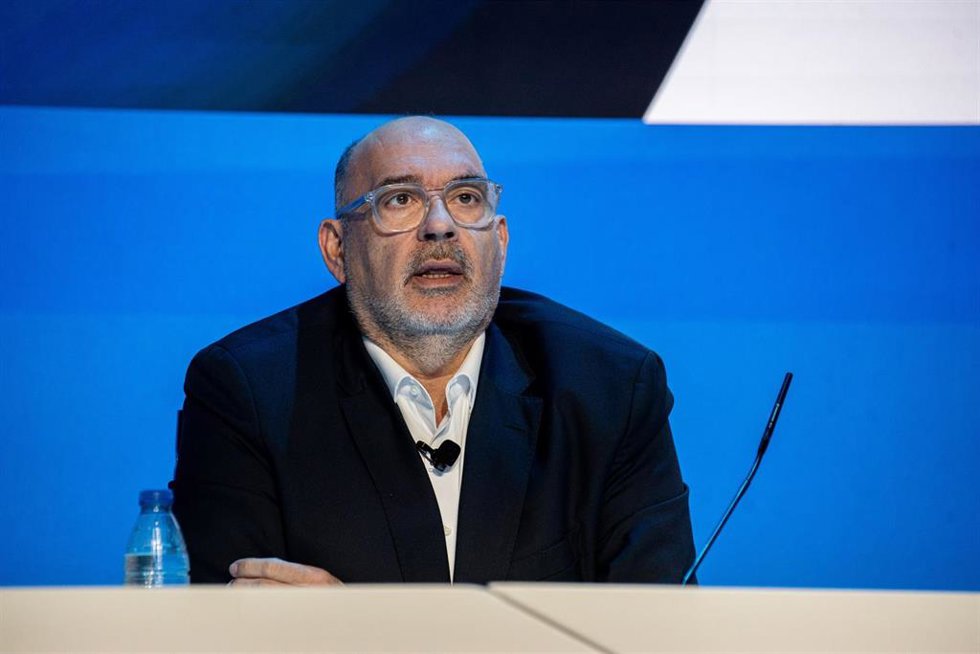 Archivo - El consejero delegado de Telefónica,  Emilio Gayo, durante la presentación de los resultados correspondientes al ejercicio 2025, a 24 de febrero de 2026, en Madrid (España). Telefónica registró unas pérdidas netas atribuidas de 4.318 millones de