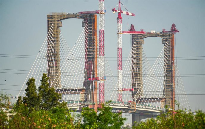 Archivo - Imagen de las obras del puente del Centenario