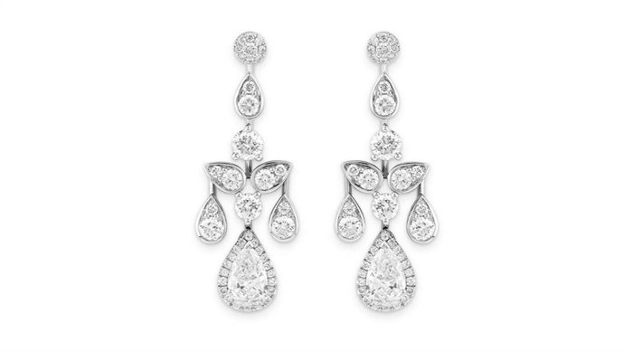 Pendientes de novia y alianzas de diamantes para definir el estilo nupcial en Jorge Juan Joyeros