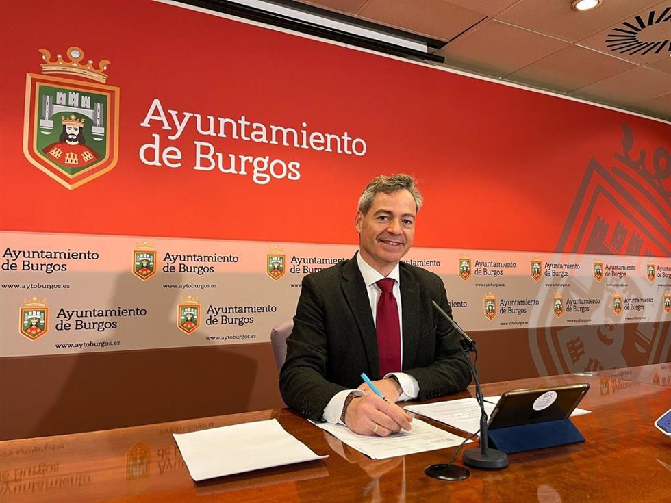 Archivo - César Barriada en su comparencia ante los medios.