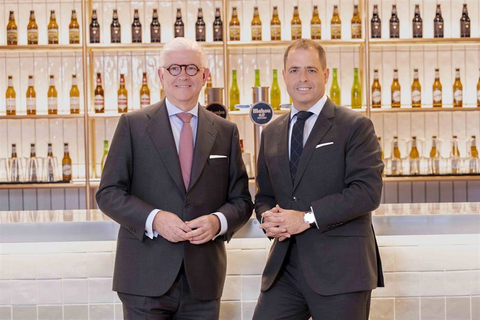 El director general de Mahou San Miguel, Alberto Rodríguez-Toquero, y el subdirector general de la cervecera, Peio Arbeloa