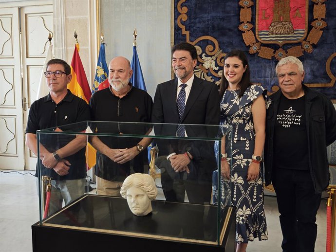Exposición del busto original
