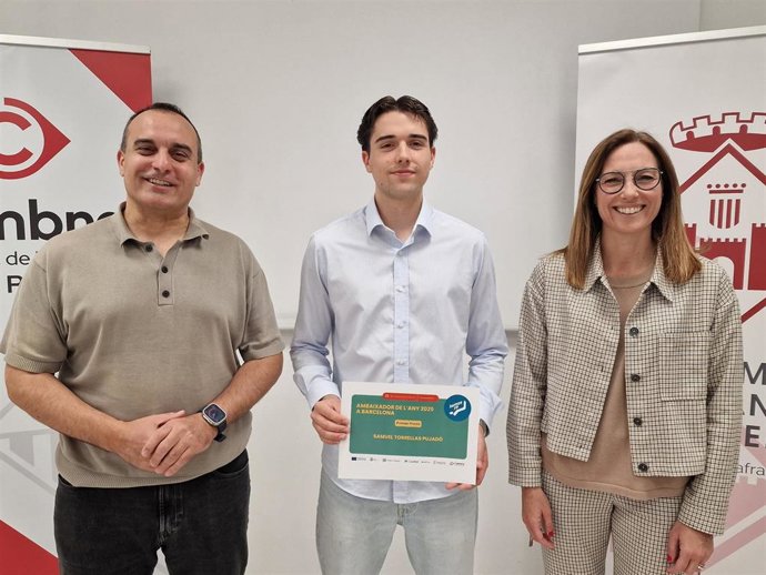 Momento de la entrega del galardón