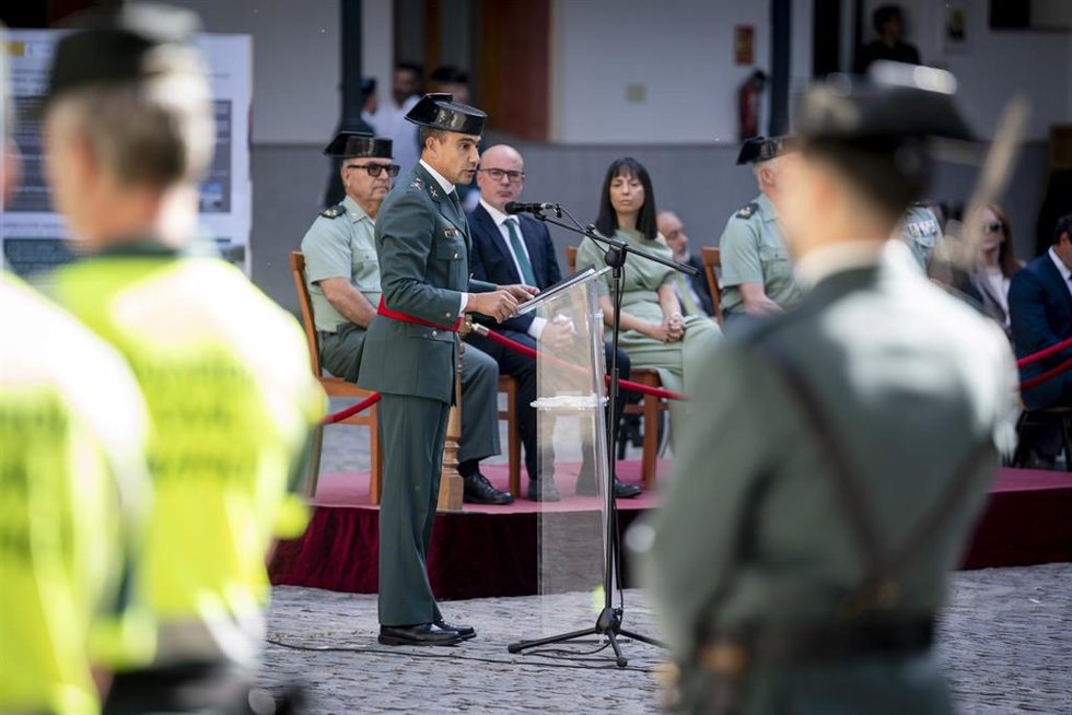 El nuevo jefe de la Guardia Civil en Madrid, Francisco Almansa, directora general de la Guardia Civil, Mercedes González, y el delegado del Gobierno en Madrid, Francisco Martín Aguirre, durante el acto oficial de relevo de mando y asunción del cargo, en