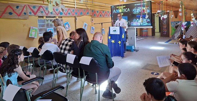 Momento de la presentación del proyecto en el centro educativo