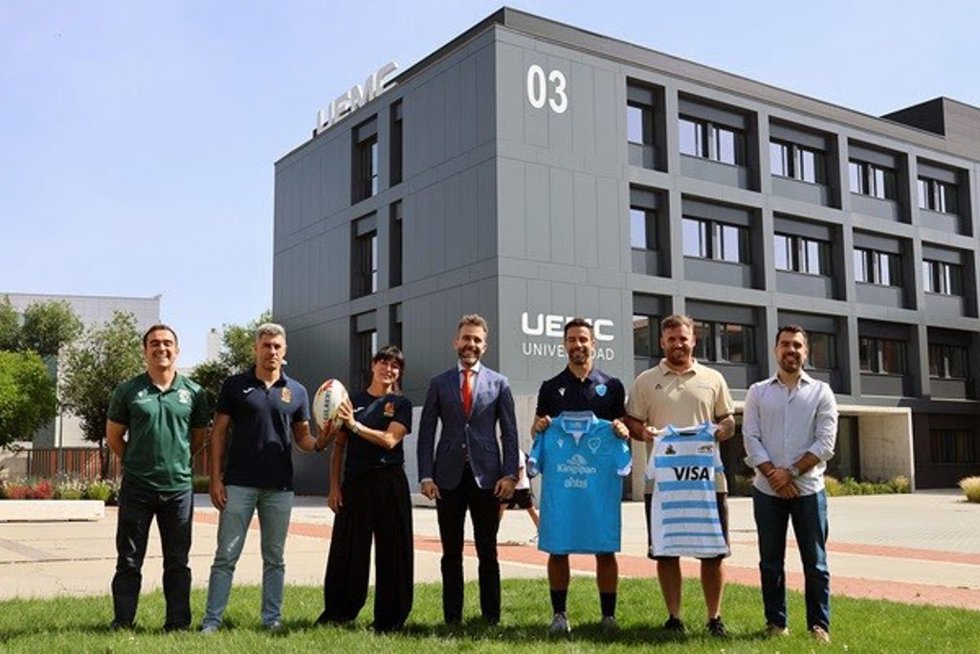 Participantes en la jornada de a UEMC con preparadores físicos de rugby.