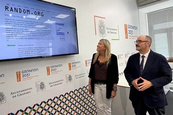 Una persona escogida en sorteo protagonizará el encendido de la portada del ferial de Granada.