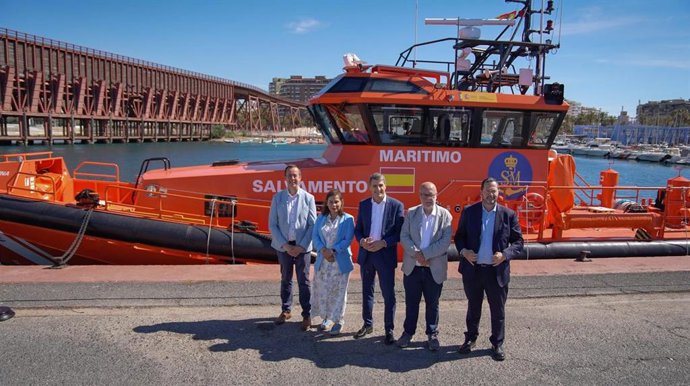 Presentación de la nueva unidad de intervención Salvamar 'Carina' en el Club de Mar de Almería.