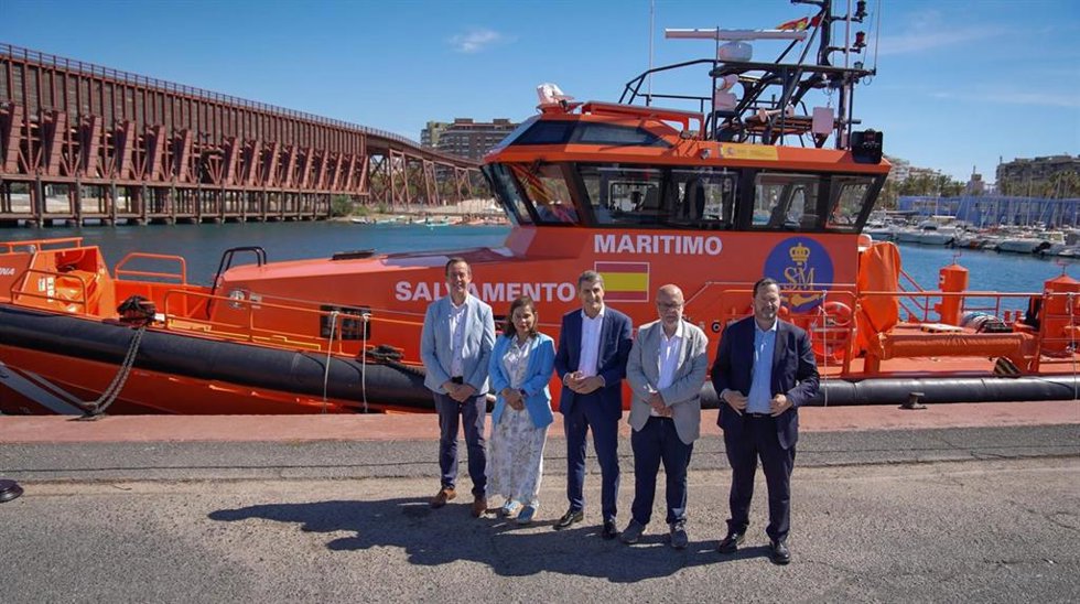 Presentación de la nueva unidad de intervención Salvamar 'Carina' en el Club de Mar de Almería.