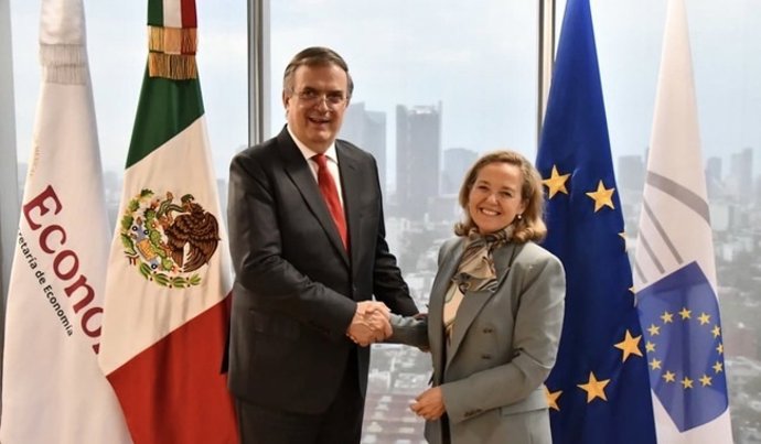 El secretario de Economía de México, Marcelo Ebrard, y la presidenta del Banco Europeo de Inversiones (BEI), Nadia Calviño, reunidos en el marco del primer viaje oficial al país de Calviño.
